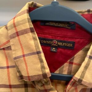 Tommy Hilfiger M camel and laid shirt long sleeve